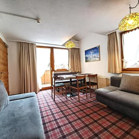 Falkner Apartament *